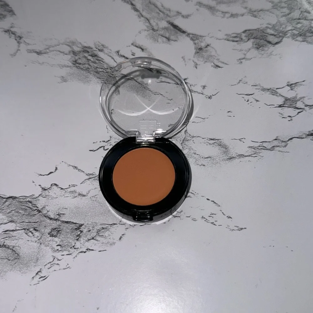NWOB Bobbi Brown corrector- Medium to Dark Peach Never used No box